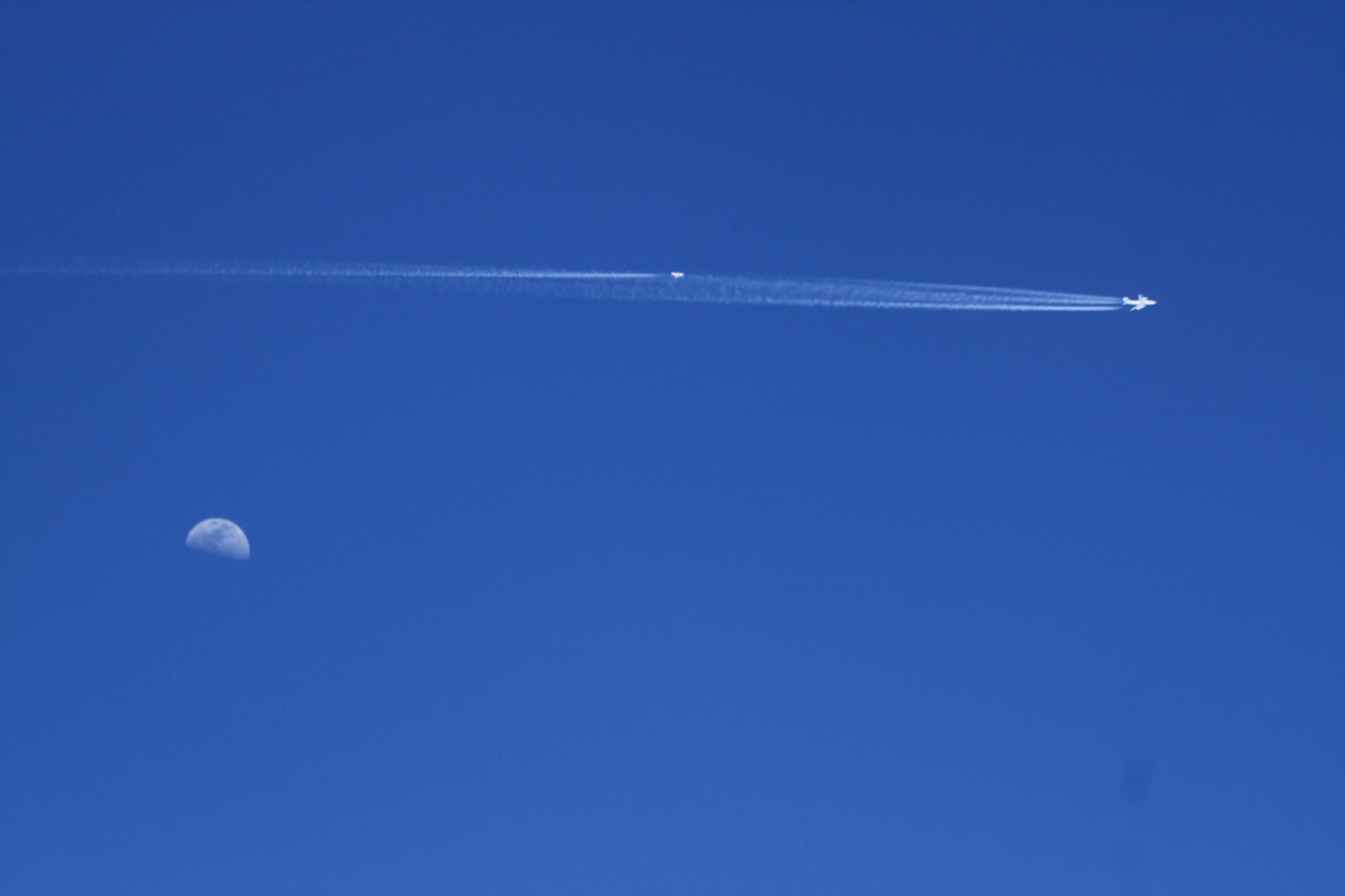 avions de ligne dans le ciel.jpg